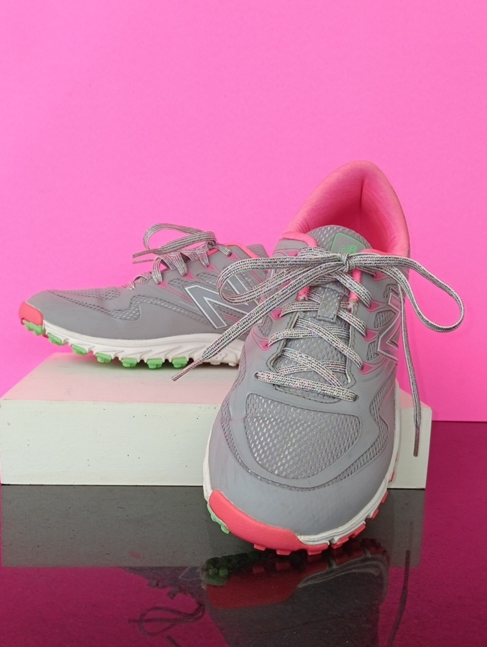 New Balance Gray and Pink Women's Golf Sneakers with Green Accents Size 7.5